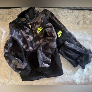 Black and Grey Camp Print Tracksuit XS 4